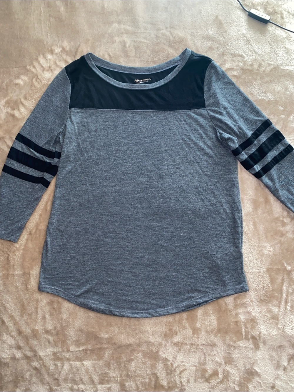 Arizona Jean Company super soft Gray and Black Three-Quarter Sleeve Top